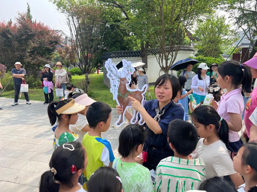 情侣色情
开展“物种多样性保护”科普系列活动
